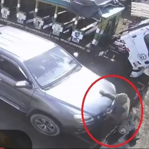 Muere embestido por un carro mientras trabajaba en una lavadora