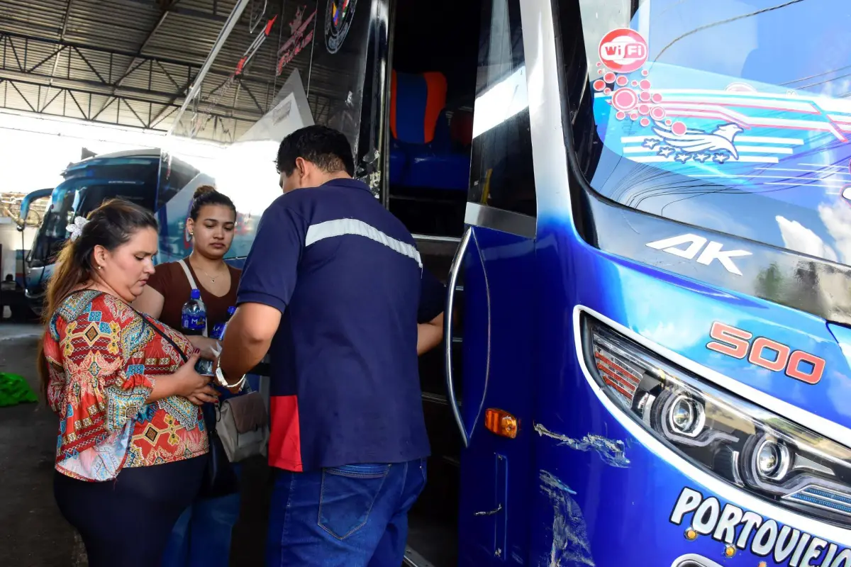 El plan piloto considera a cuatro cooperativas que más cubren la ruta Portoviejo - Manta., El Diario