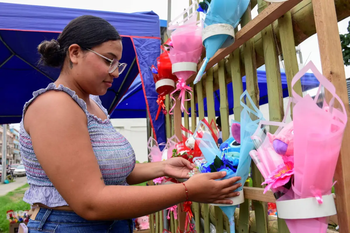En la calle Francisco de P. Moreira y Olmedo, se han ubicado puestos con regalos., El Diario
