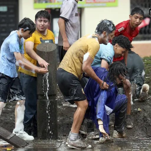 Carnaval en Ecuador: multas y sanciones por mojar sin consentimiento en el espacio público