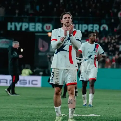 Rennes de Elías Legendre sorprende al líder PSG con Willian Pacho de titular por 3-1 en Ligue 1