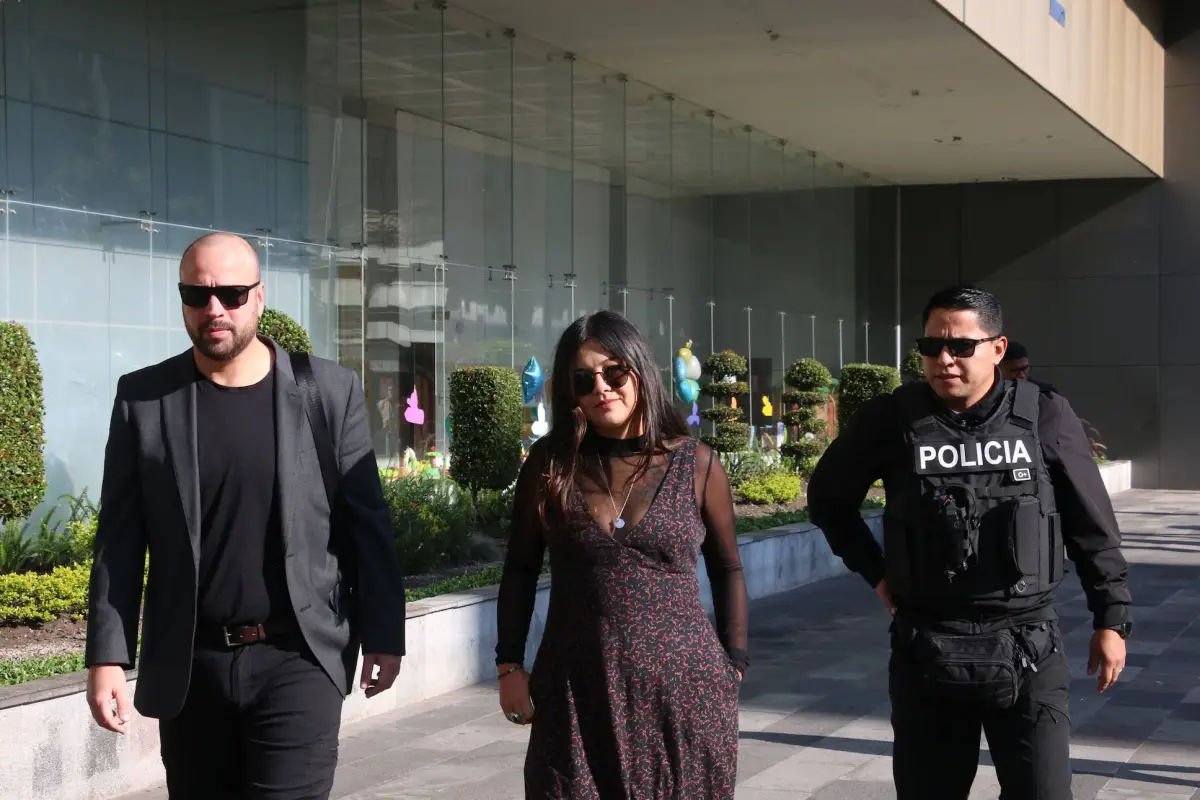 Quito, martes 10 de febrero del 2026. Ingreso de Amanda Villavicencio a la Unidad Judicial Norte, por el caso magnicidio de su padre., API /Rolando Enríquez.