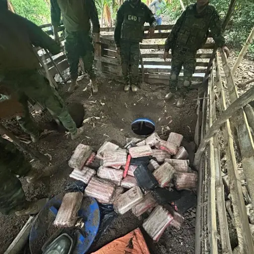 Siguen los hallazgos en Playa Prieta con 5.000 tacos de explosivo ocultos en caletas