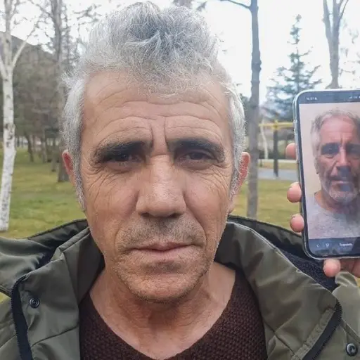 Ciudadano turco enfrenta presión social por su parecido físico con Jeffrey Epstein  