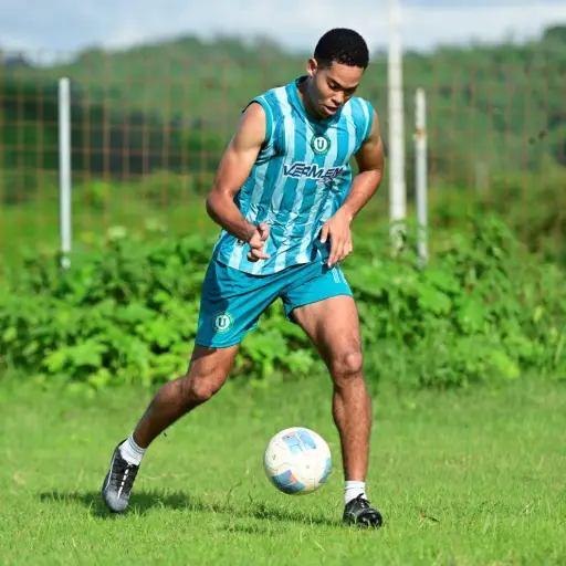 Jostin Valencia: El joven goleador que sueña con llevar a Liga de Portoviejo al ascenso en Serie B