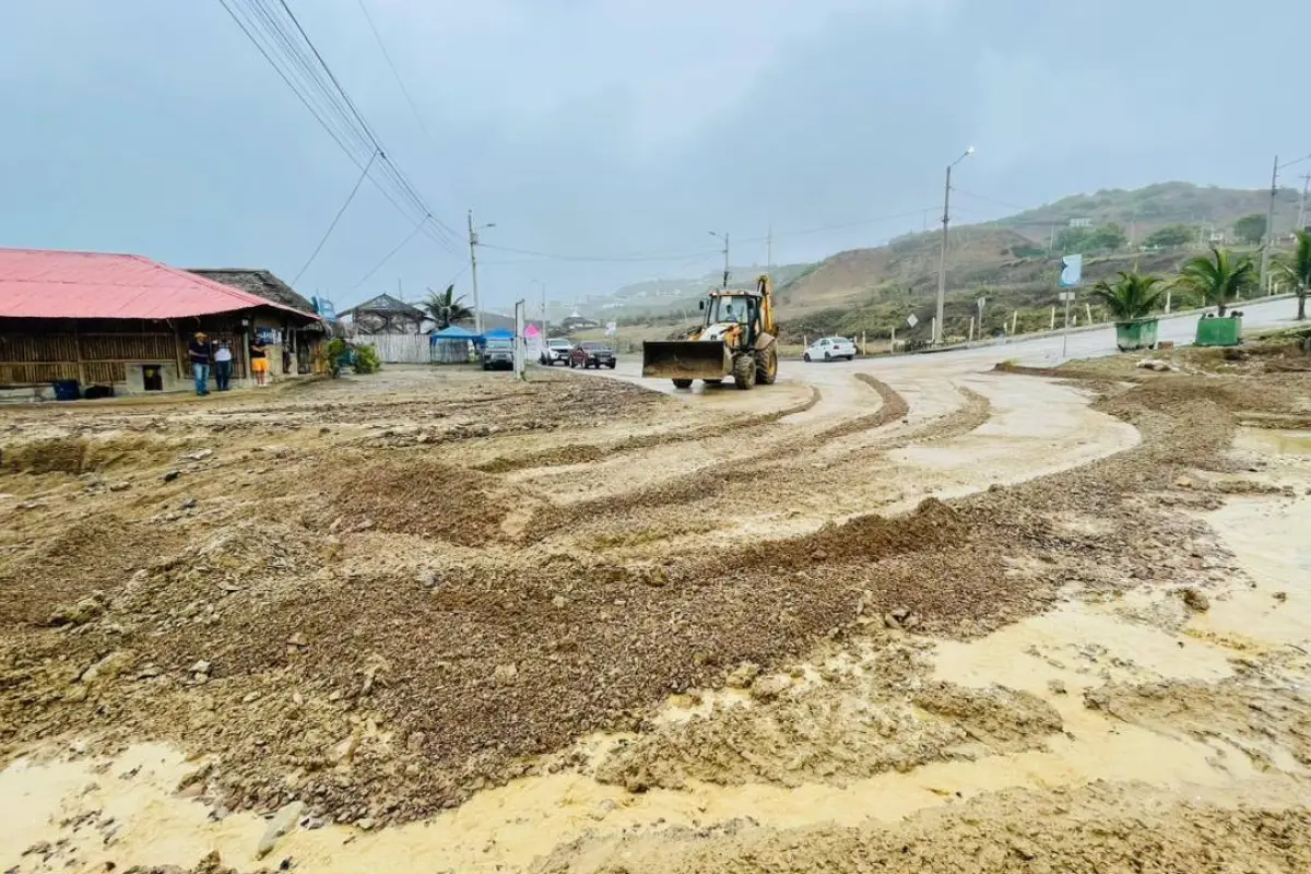 Lluvia de este martes taponó vía a Santa Marianita., El Diario
