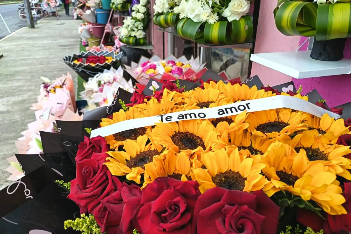 En la avenida Chone hay una calle con floristerías., Centro