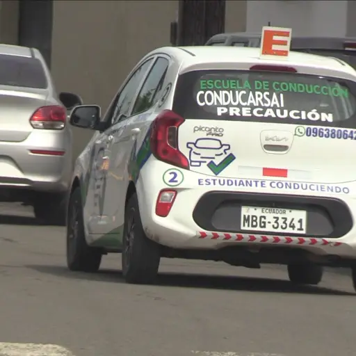 Escuelas de conducción suspenden cursos por falta de permisos tras intervención de la ANT