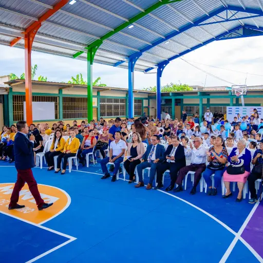 Escuela Batalla de Carabobo recibe su cubierta del cambio
