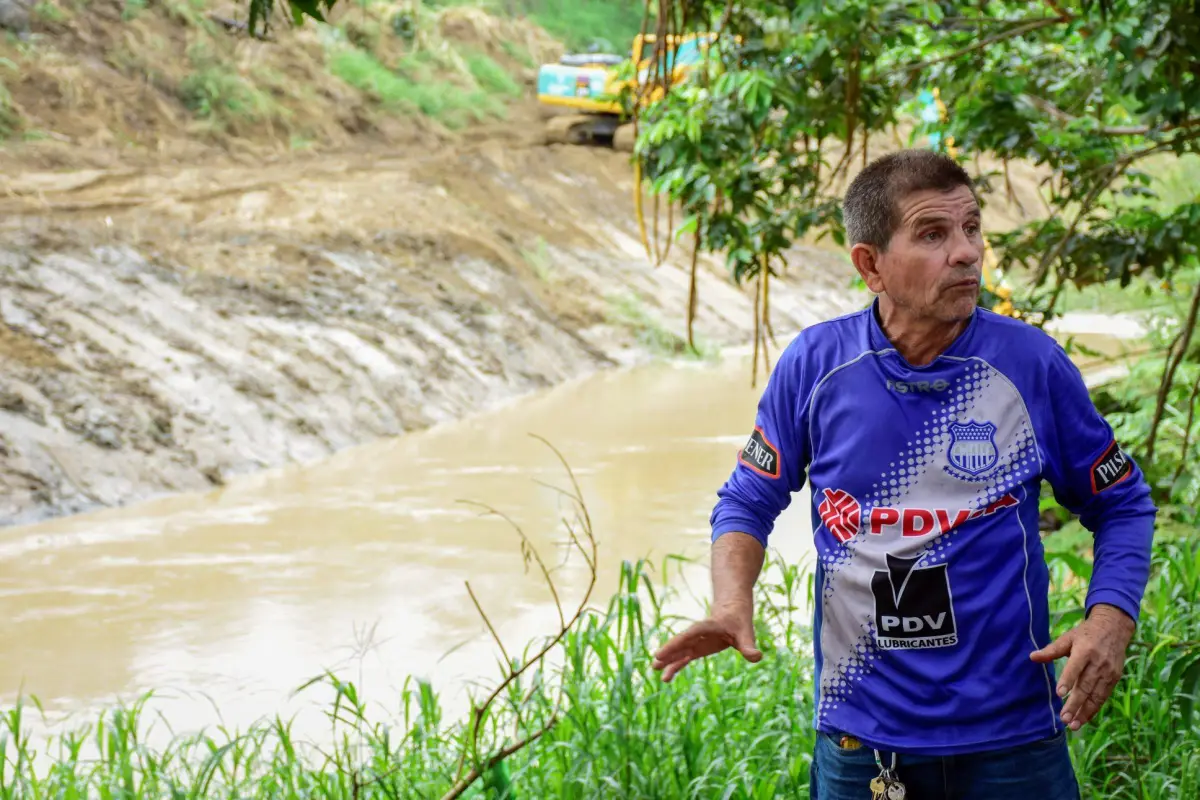 Ivar Moreira, asegura que desde el puente Rojo hasta el puente Velasco Ibarra, el afluente era recto., El Diario