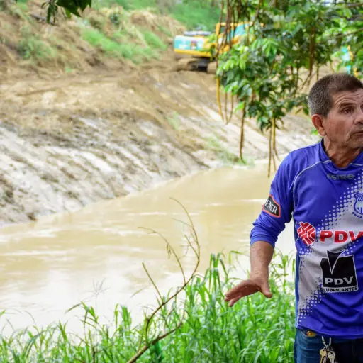 Hallan restos de un antiguo puente durante limpieza del río Portoviejo