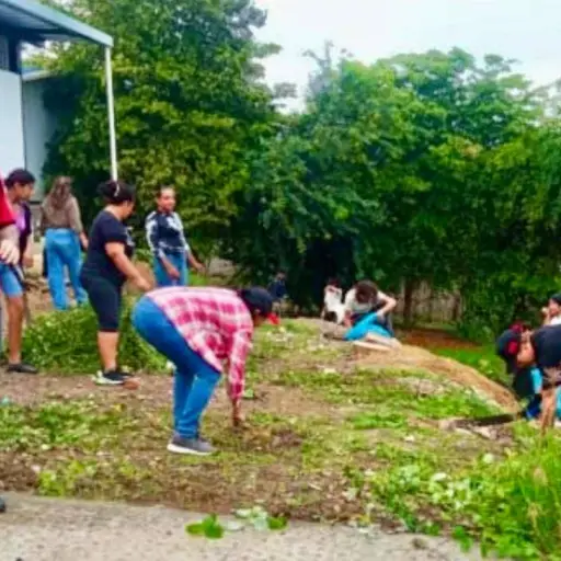 Educación en Manabí se prepara para el invierno con limpieza y protocolos preventivos