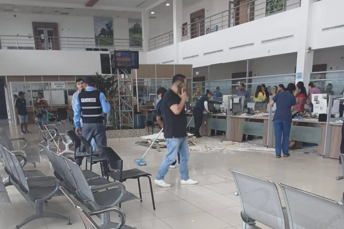 Santo Domingo se desploma parte del techo del edificio judicial y un funcionario resulta herido