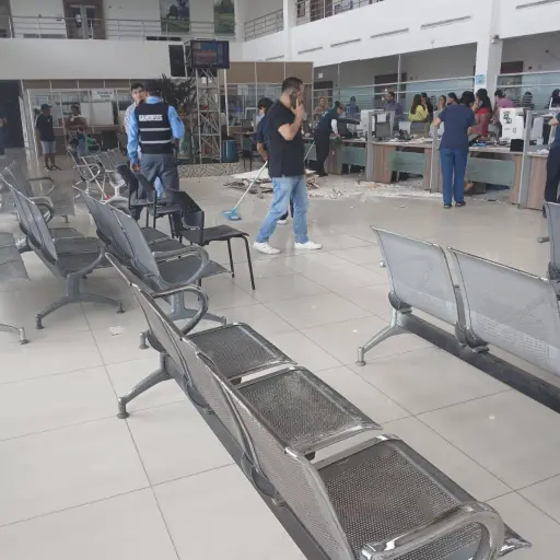 Santo Domingo: se desploma parte del techo del edificio judicial y un funcionario resulta herido