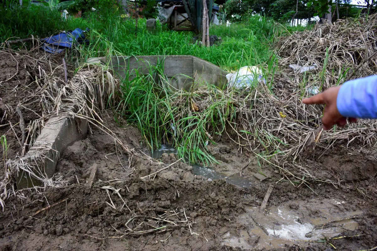A lo largo del río Portoviejo, existen descargas de aguas servidas que provienen de viviendas., El Diario