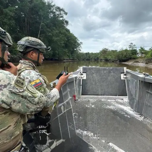Incautan tres embarcaciones y dos motores fuera de borda en operación en Esmeraldas 