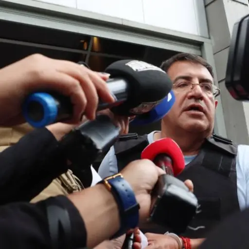 Destituyen a director de centro médico por privilegios a Santiago Díaz