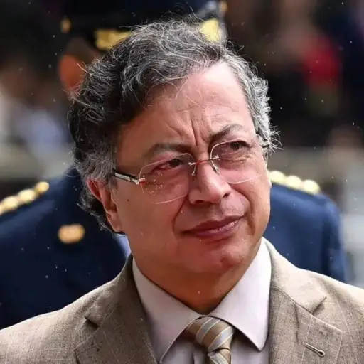 Petro ordena retiro de general policial tras acusarlo de intentar afectar reunión con Trump