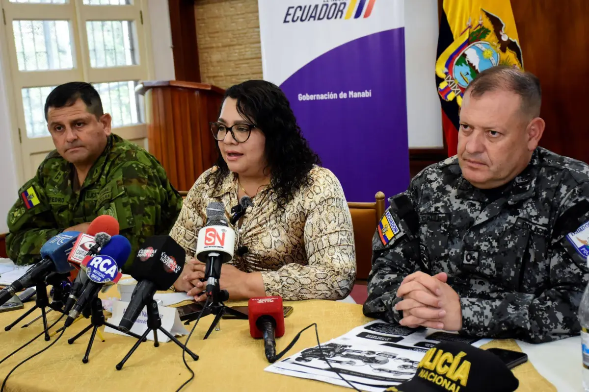 La Gobernadora de Manabí, junto a los jefes de la Policñia Nacional y representante de las Fuerzas Armadas, dieron detalles sobre los controles para el feriado., El Diario