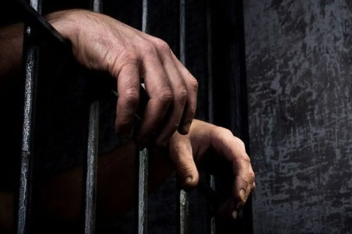 Trece años de cárcel para sujeto por prostitución forzada en Santo Domingo.