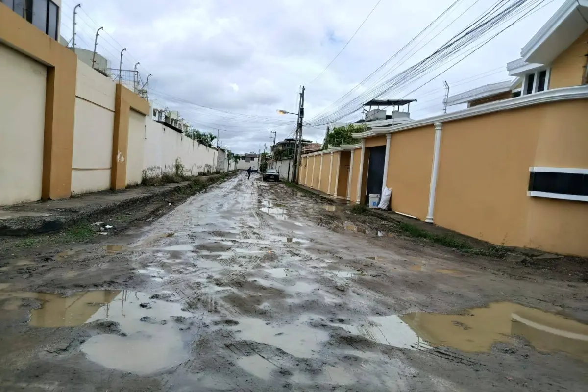 En Manta 2000, Barbasquillo y calles aledañas denuncian trabajos hidrosanitarios abandonados., El Diario