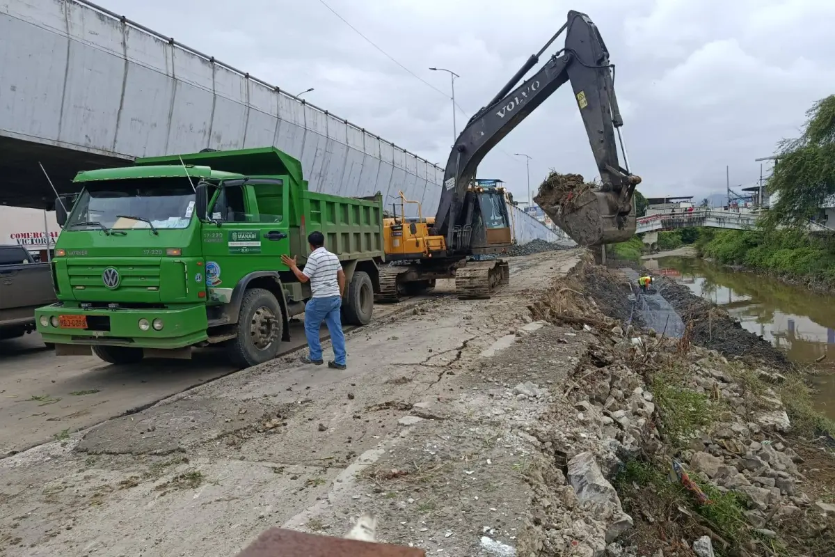Refuerza 80 metros de gaviones en el río Burro para proteger a Miraflores y Tarqui., El Diario