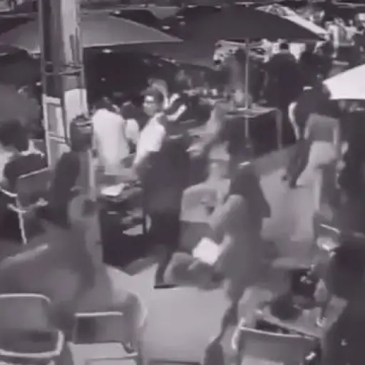 Rutina de crossfit genera confusión y provoca evacuación espontánea en restaurante de Brasil