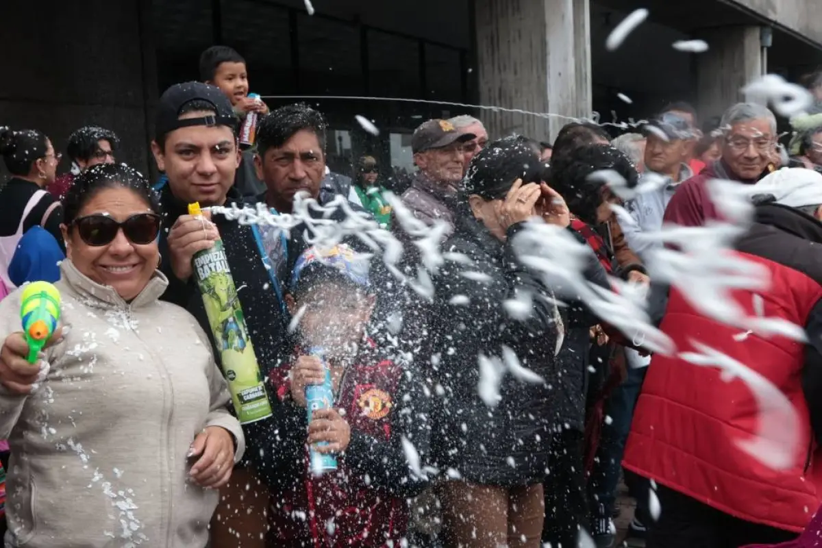 Estas cinco ciudades de Ecuador regulan el uso de los espacio públicos en la celebración del Carnaval.