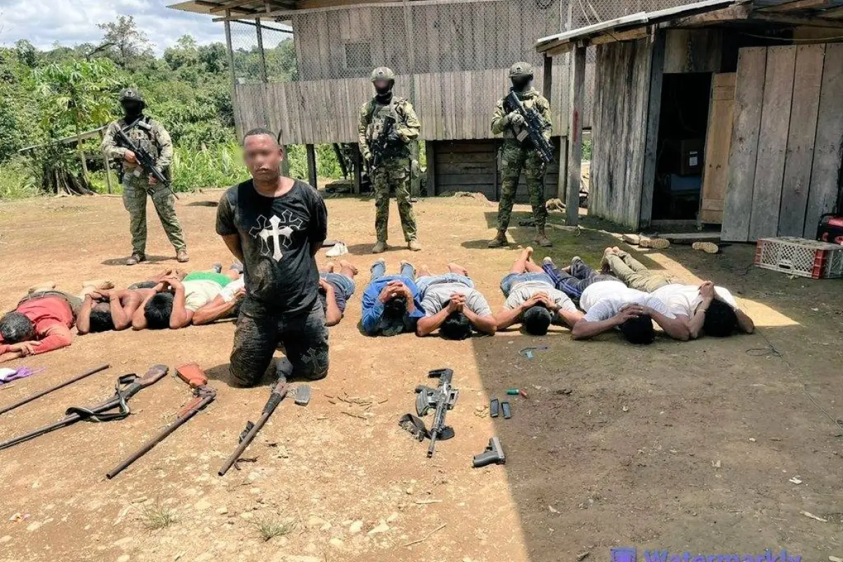 El Ejército Ecuatoriano capturó a alias “Camilo”, presunto cabecilla del Frente Oliver Sinisterra y a otros 10 presuntos delincuentes