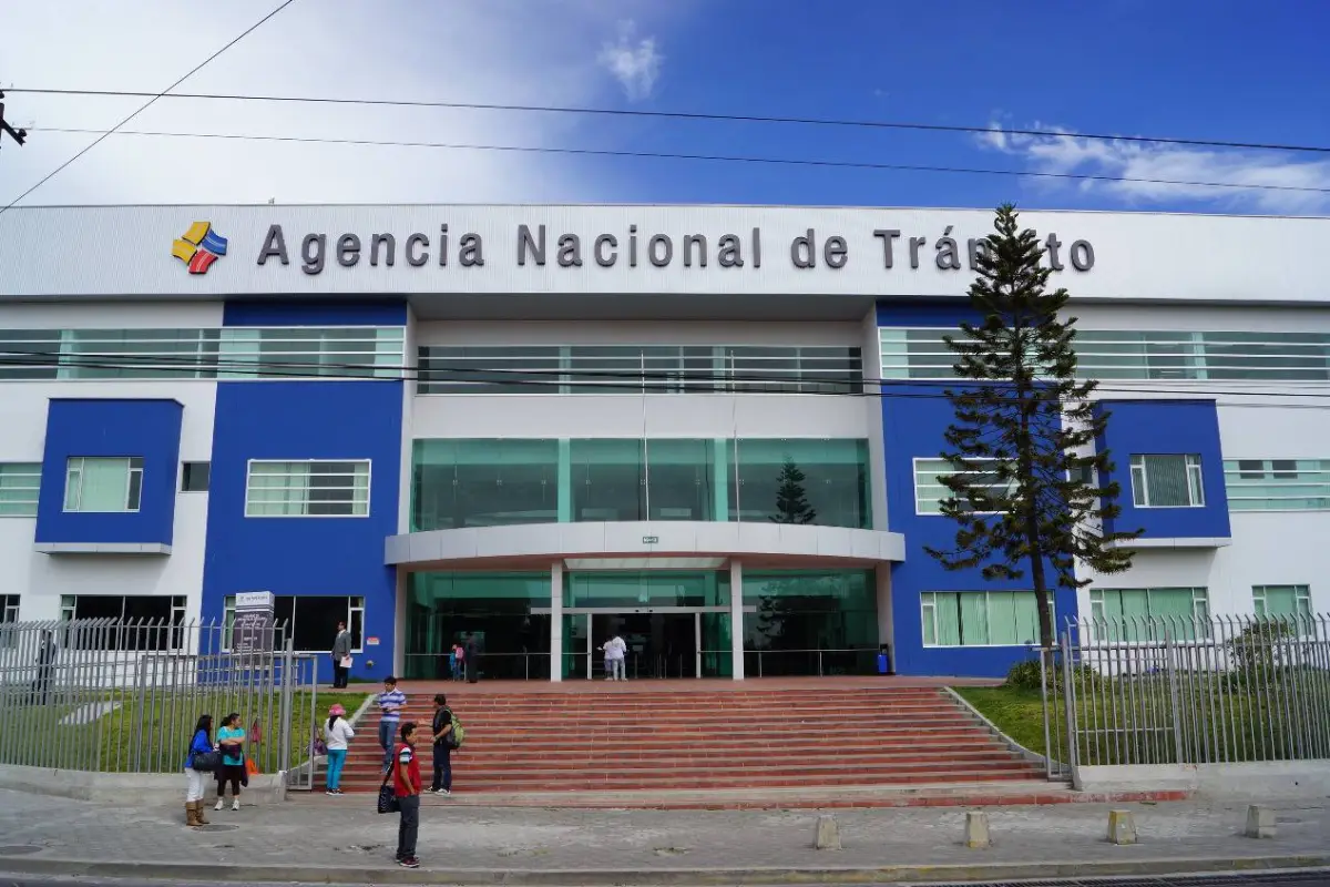ANT ejecuta cambios administrativos y reactiva trámites vehiculares en seis ciudades.
