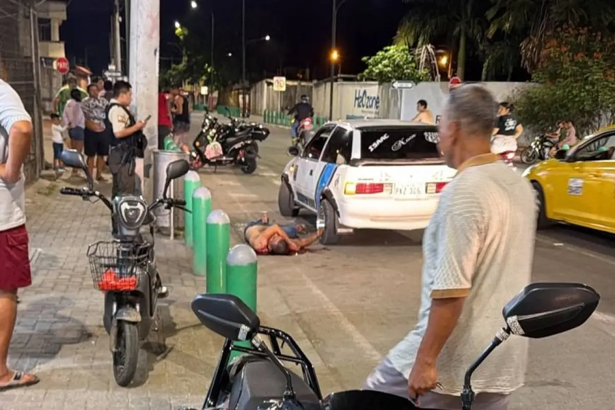 Una de las víctimas quedó a pocos metros del vehículo en un intento fallído por salvar su vida., Cortesía