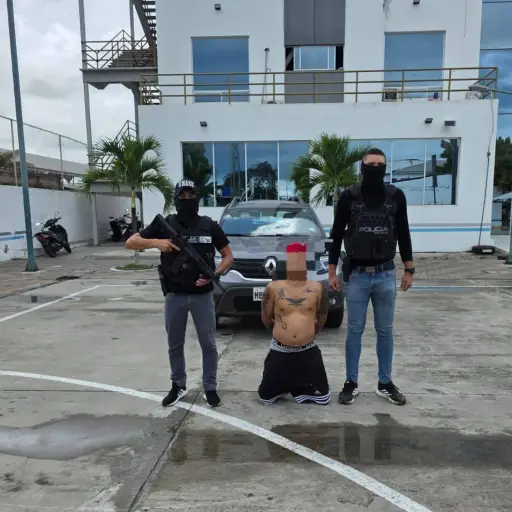 Policía libera a víctima de secuestro extorsivo y detiene a un sospechoso en Manta
