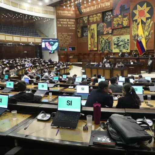 Comisión legislativa aprueba informe sobre control del gasto de municipios y prefecturas