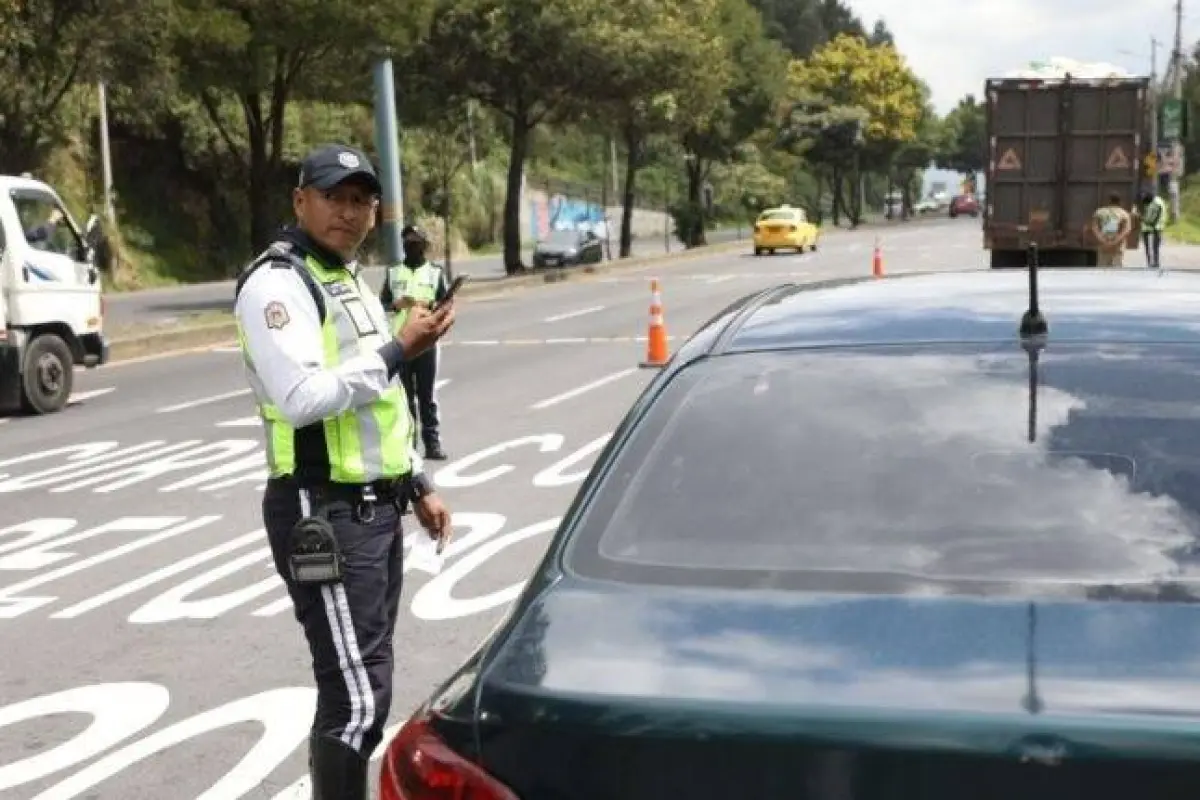 Uno de los controles viales., Quito Informa