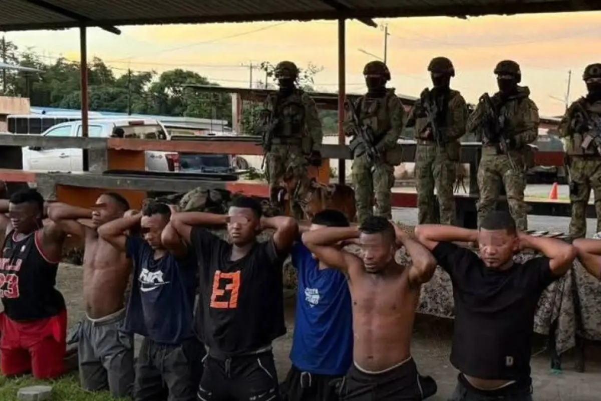 Operativo en Esmeraldas culmina con diez detenidos vinculados a grupo armado extranjero.
