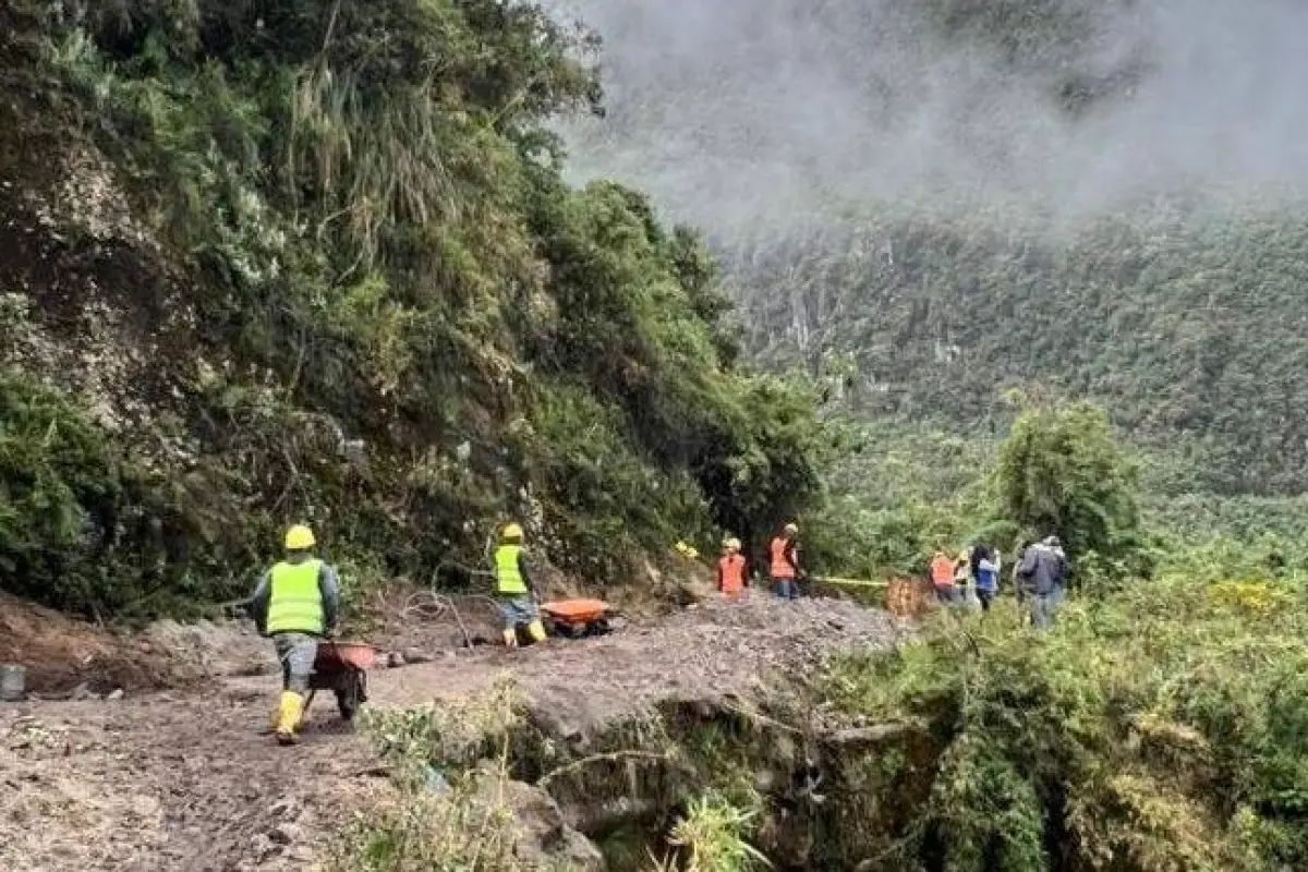 Los obreros ejecutan labores preventivas., Quito Informa