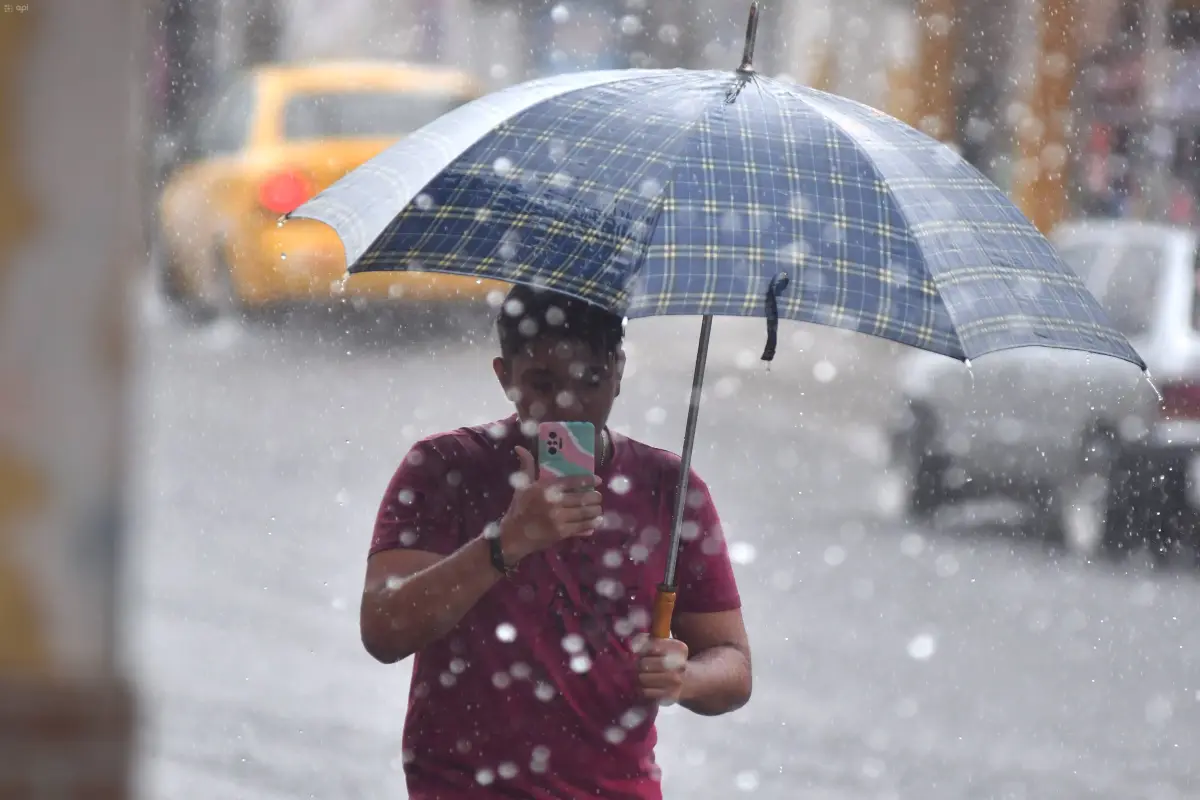 Riesgo de inundaciones y deslizamientos por lluvias en Manabí según aviso meteorológico N° 12.