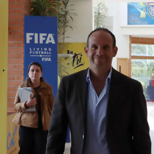 Francisco Egas inscribe su candidatura a la reelección en la FEF para el período 2027-2031 con aval de FIFA y Conmebol  