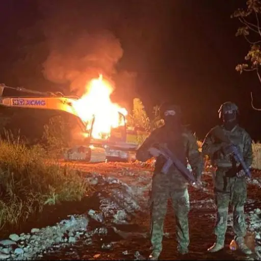 Destruyen maquinaria y equipos en operativo contra minería ilegal en Yantzaza  