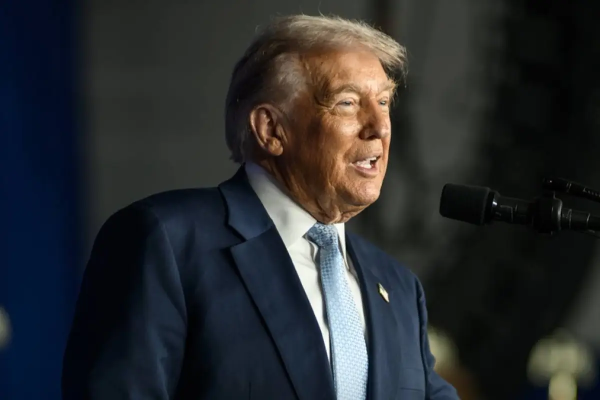 Donald Trump ordena desclasificación total de archivos sobre vida extraterrestre tras revelaciones de Obama.