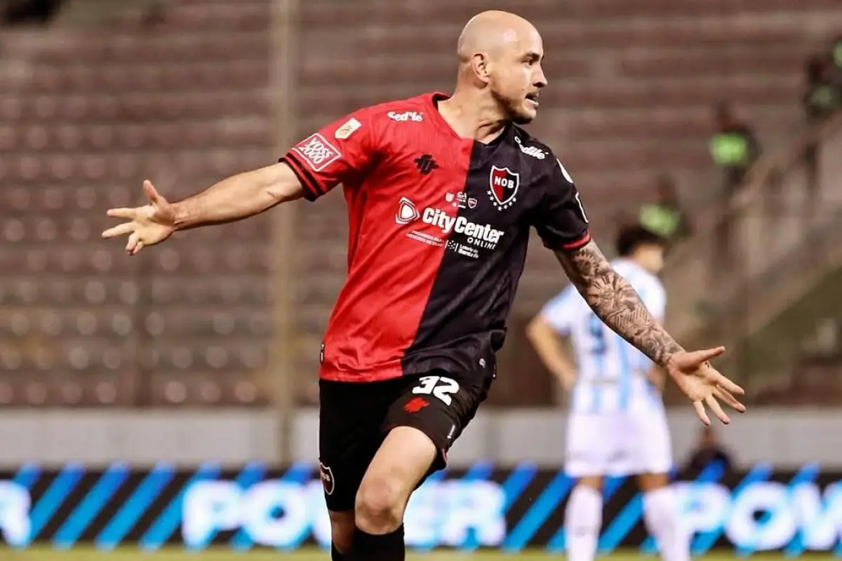 González jugó la temporada pasada en Newells tras regresar del Tijuana mexicano., IG Carlos González