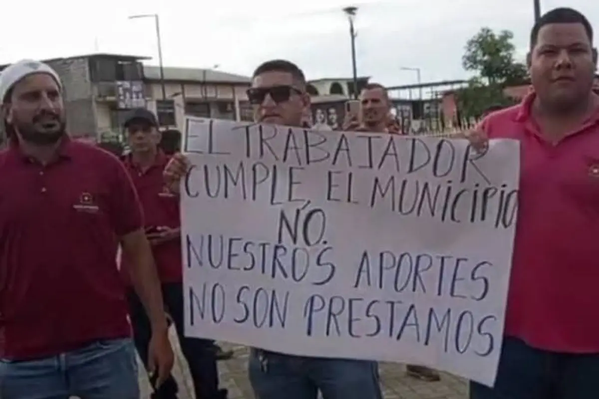 Una captura de vídeo que muestra algunos de los trabajadores que participaron en el plantón, en Rocafuerte, Redes
