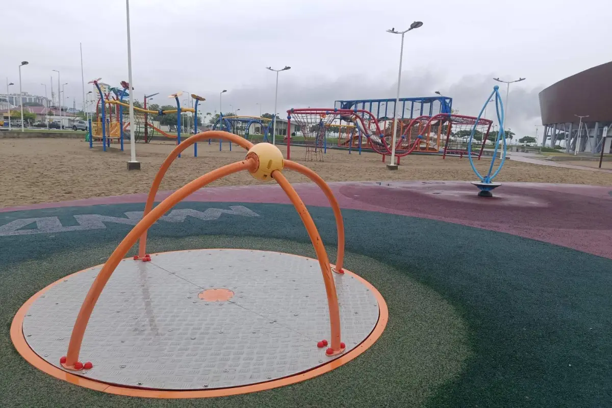 Estos juegos giratorios fueron corregidos con caucho en todo su alrededor., El Diario
