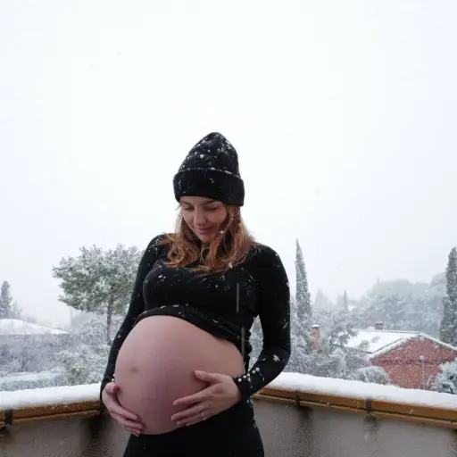 Michelle Renaud y Matías Novoa celebran la llegada de su segundo hijo con un emotivo nacimiento en casa