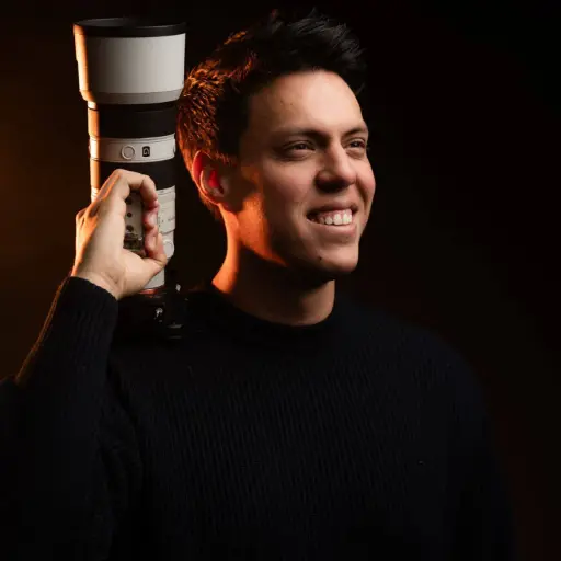 Leonardo Vinces, el fotógrafo portovejense que llevará el talento manabita a una convención internacional