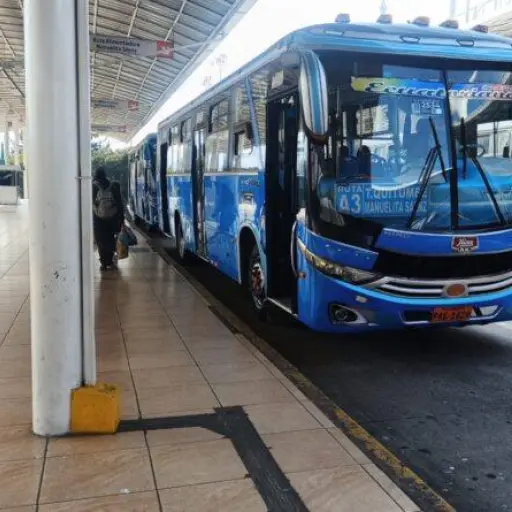 Buses alimentadores del sur de Quito modifican recorridos por desfiles de Carnaval