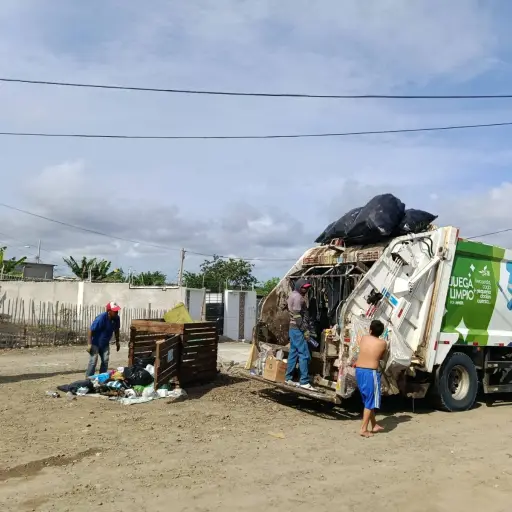 Manta refuerza recolección de basura y combate 100 puntos críticos antes de Carnaval