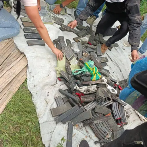 Operación “Precisión” descubre caletas con armamento y dinero en Playa Prieta, Manabí
