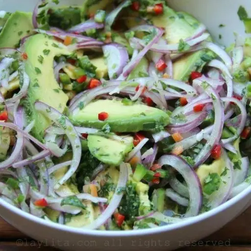 Ensalada de aguacates, una opción nutritiva y rápida