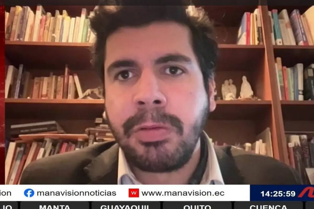 El licenciado en Relaciones Internacionales, Simón Molina., Manavisión Plus
